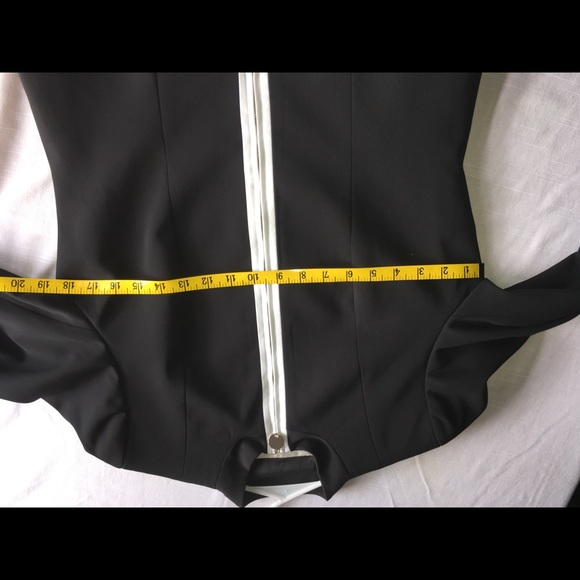 Classic  Doncaster piece! Sharp looking blazer. - Picture 6 of 8